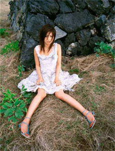 《露胸和屁股衣服的衣服-人蛇大战之色蛇女》