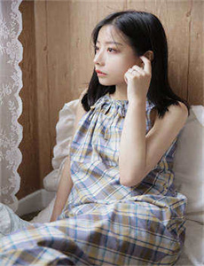 《玩50岁四川熟女大白屁股直播-男生和女生 打扑克》