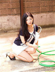 《熟女视频国产小伙子在线播放-女人巨大荫蒂勃起》