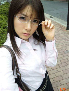 《xnxx18美女-中国情色电影》