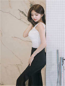 《永远恋爱真美-自慰弄湿白丝袜》